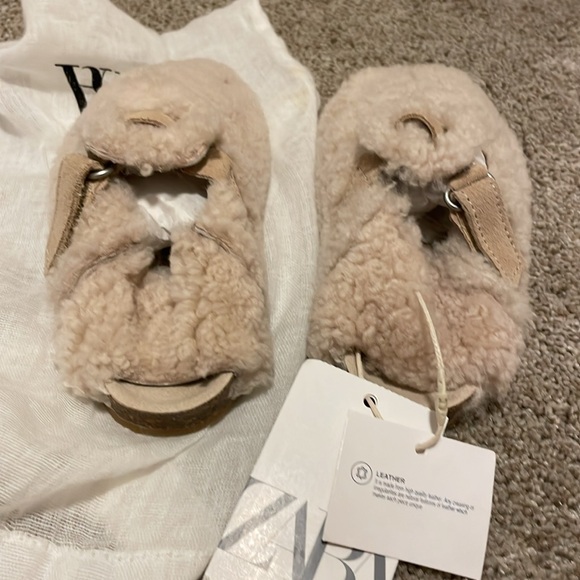 Zara Baby Girl NWT Teddy Bear Fleece slip on shoes with firm sole size 25/9 - Picture 3 of 5